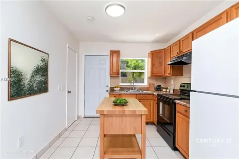 15 SW 6th Street Dania Beach FL 33004
