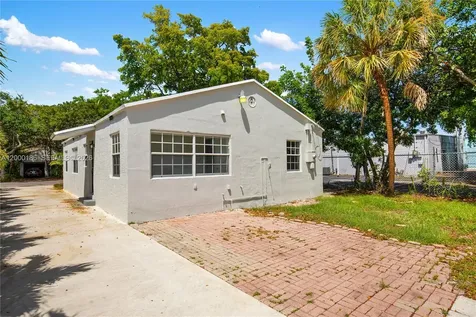 15 SW 6th Street Dania Beach FL 33004