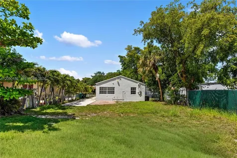 15 SW 6th Street Dania Beach FL 33004