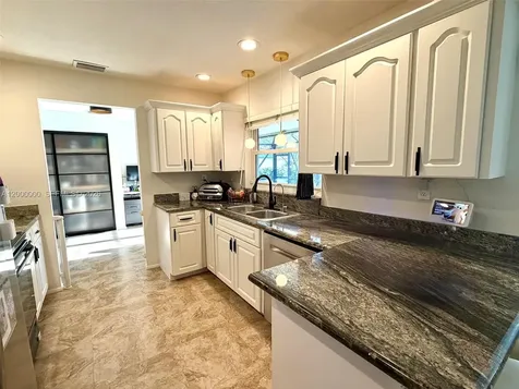 5704 SW 116th Avenue Cooper City FL 33330