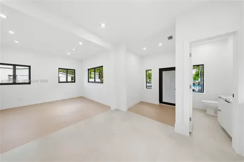 1021 NW 48th Street Miami FL 33127