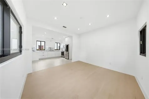 1021 NW 48th Street Miami FL 33127