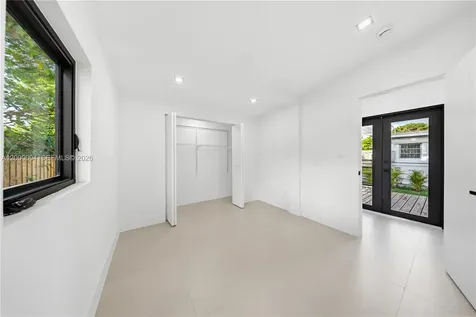 1021 NW 48th Street Miami FL 33127