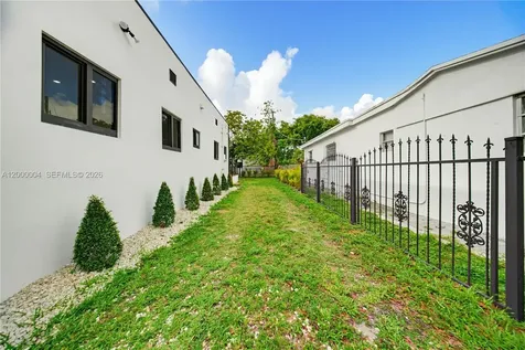 1021 NW 48th Street Miami FL 33127