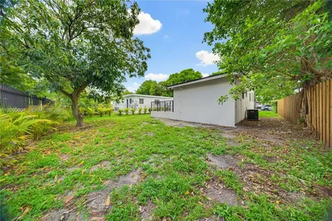 1021 NW 48th Street Miami FL 33127