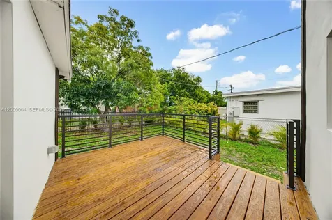 1021 NW 48th Street Miami FL 33127