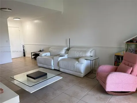9731 Fontainebleau Boulevard Miami FL 33172