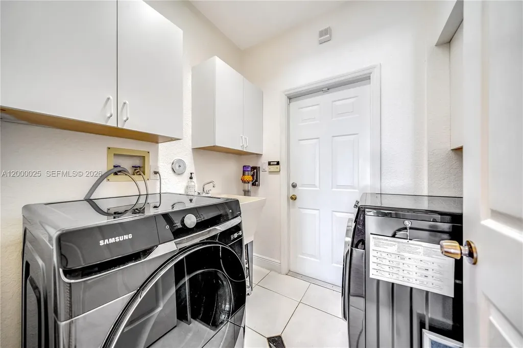 1241 S 13th Avenue Hollywood FL 33019