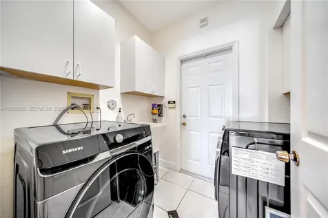 1241 S 13th Avenue Hollywood FL 33019