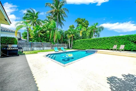 1241 S 13th Avenue Hollywood FL 33019