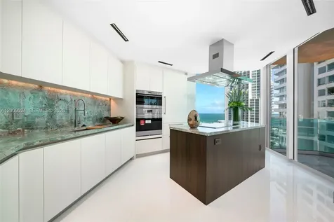 300 S Pointe Drive Miami Beach FL 33139