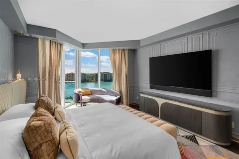 300 S Pointe Drive Miami Beach FL 33139