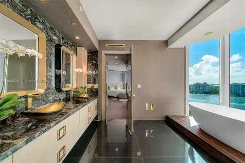 300 S Pointe Drive Miami Beach FL 33139