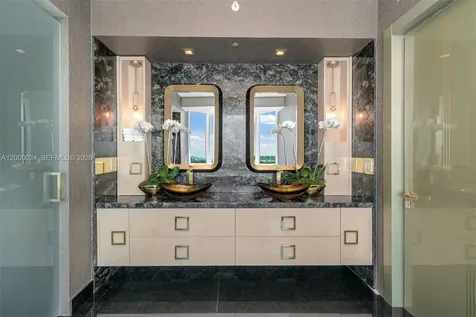 300 S Pointe Drive Miami Beach FL 33139
