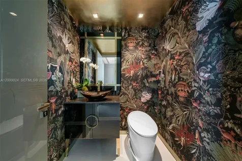 300 S Pointe Drive Miami Beach FL 33139