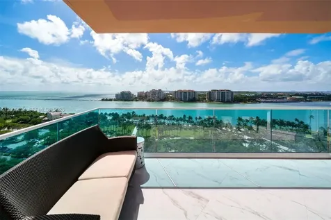 300 S Pointe Drive Miami Beach FL 33139