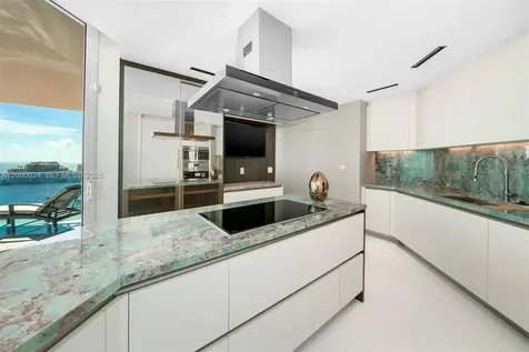 300 S Pointe Drive Miami Beach FL 33139