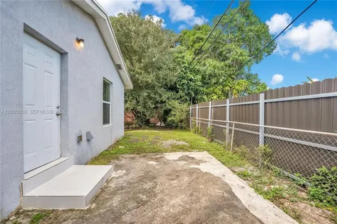 827 NW 114th Street Miami FL 33168