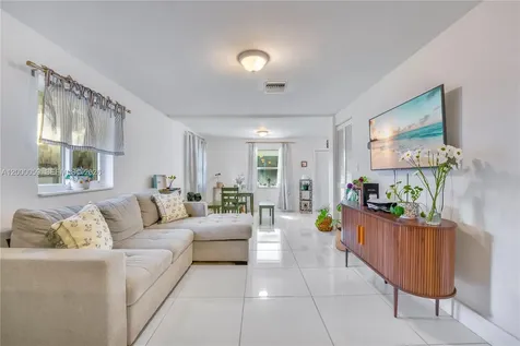 827 NW 114th Street Miami FL 33168