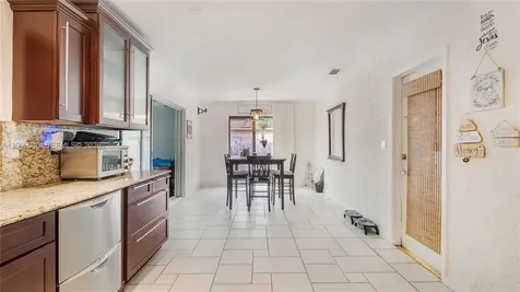 4020 SW 2nd Street Plantation FL 33317