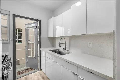 717 Espanola Way Miami Beach FL 33139
