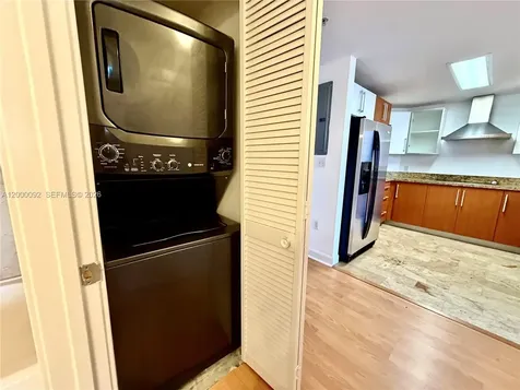 170 SE 14th Street Miami FL 33131