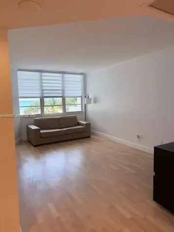 100 Lincoln Road Miami Beach FL 33139
