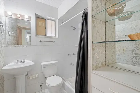 490 E 45th Street Hialeah FL 33013