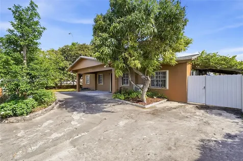 490 E 45th Street Hialeah FL 33013