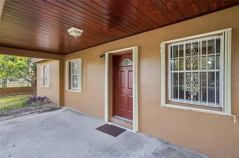 490 E 45th Street Hialeah FL 33013