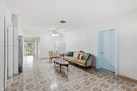 490 E 45th Street Hialeah FL 33013