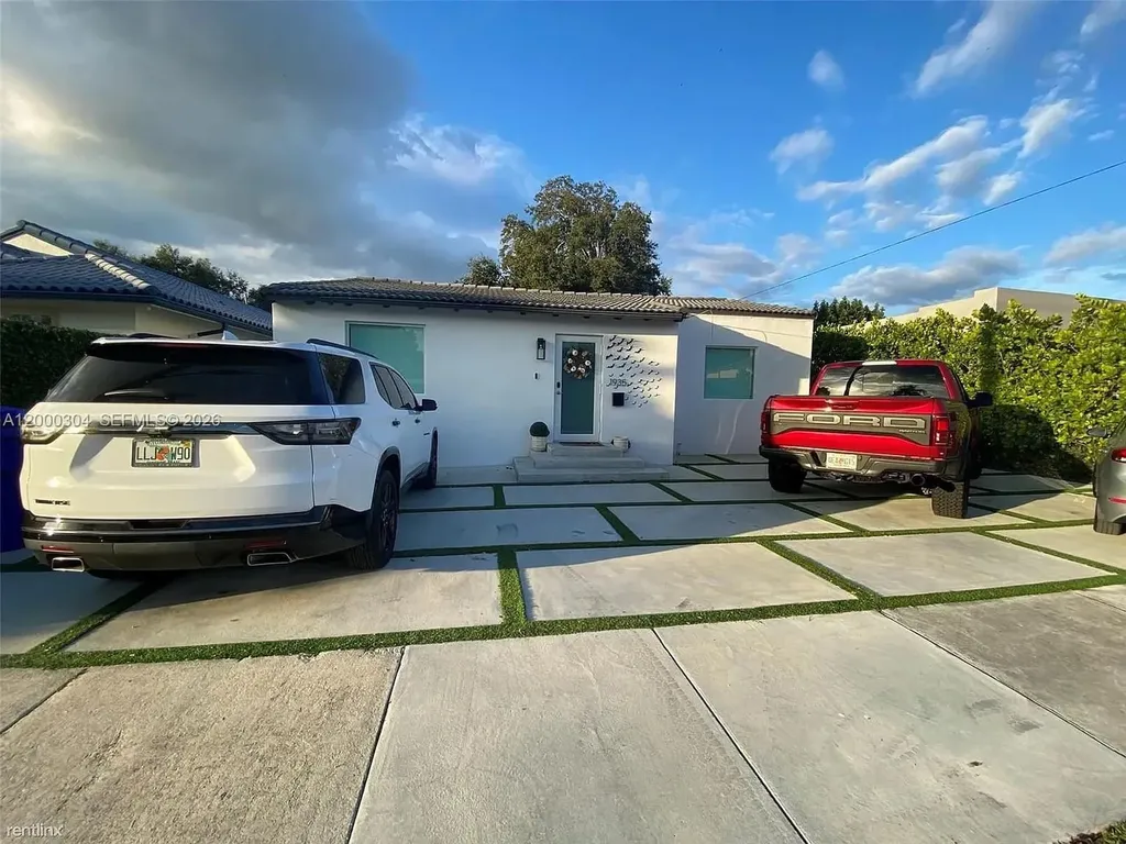 1935 SW 24th Terrace Miami FL 33145