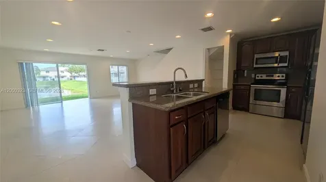 5910 Royal Way Tamarac FL 33321