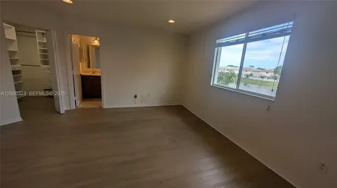 5910 Royal Way Tamarac FL 33321