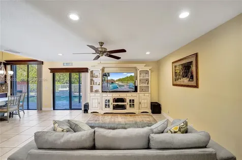 5112 NW 58th Terrace Coral Springs FL 33067