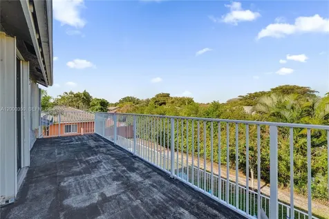 5112 NW 58th Terrace Coral Springs FL 33067
