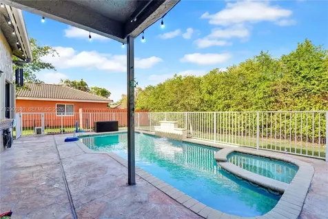 5112 NW 58th Terrace Coral Springs FL 33067