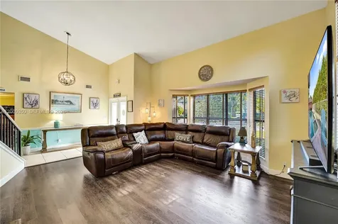 5112 NW 58th Terrace Coral Springs FL 33067