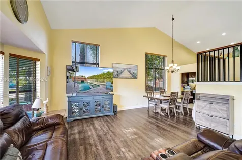 5112 NW 58th Terrace Coral Springs FL 33067