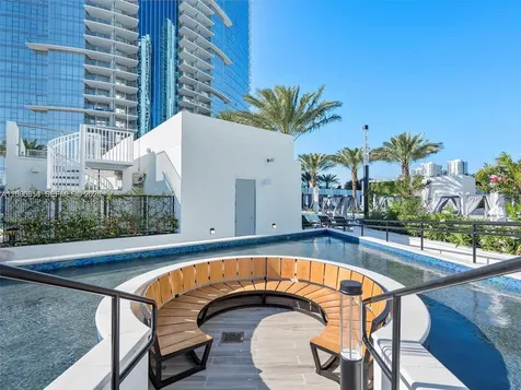 851 NE 1st Avenue Miami FL 33132
