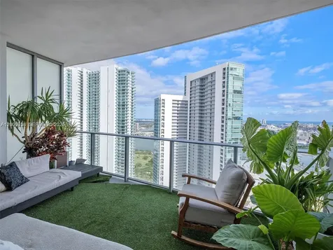 851 NE 1st Avenue Miami FL 33132