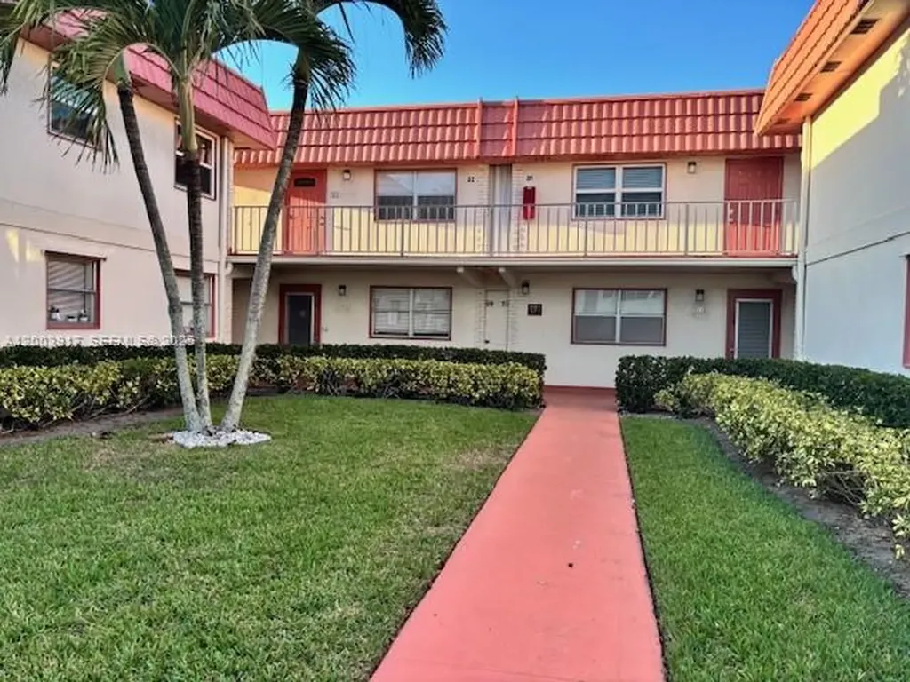 8 Saxony A Delray Beach FL 33446