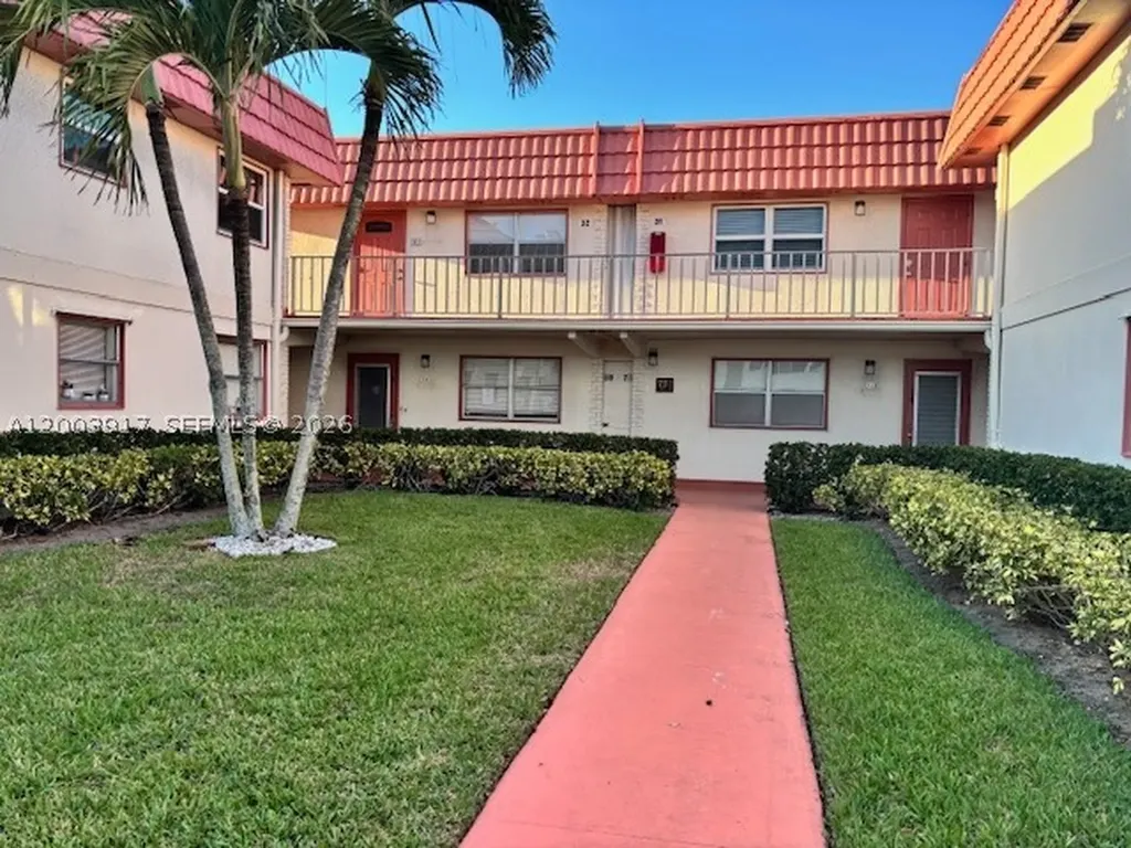 8 Saxony A Delray Beach FL 33446
