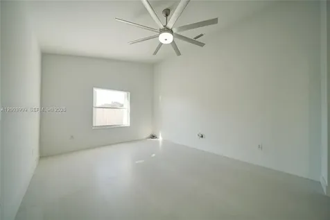 2924 NW 99th Place Doral FL 33172
