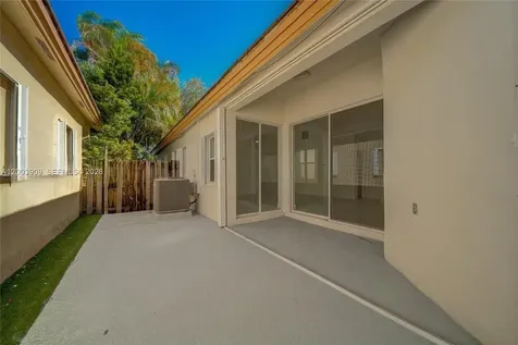 2924 NW 99th Place Doral FL 33172