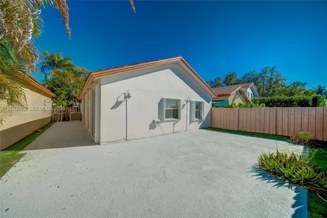 2924 NW 99th Place Doral FL 33172