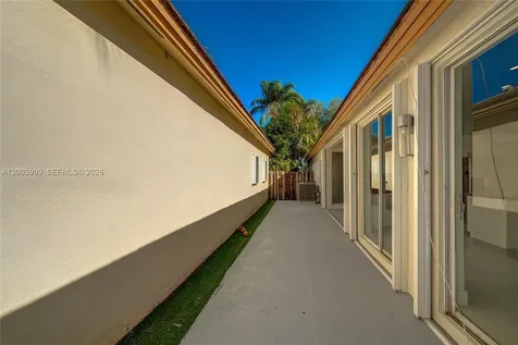 2924 NW 99th Place Doral FL 33172