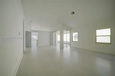 2924 NW 99th Place Doral FL 33172
