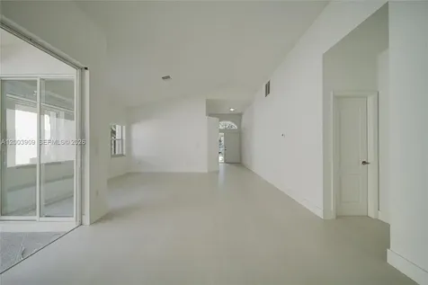 2924 NW 99th Place Doral FL 33172