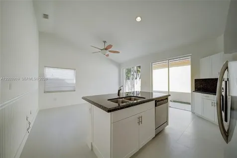 2924 NW 99th Place Doral FL 33172